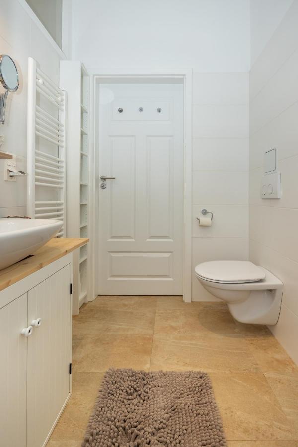 Delightful 1 Bedroom Near Schoenbrunn And Westbahnhof With Big Porch Vienna Exterior photo